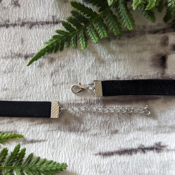 2/15$🖤 Bat choker - Picture 3 of 3